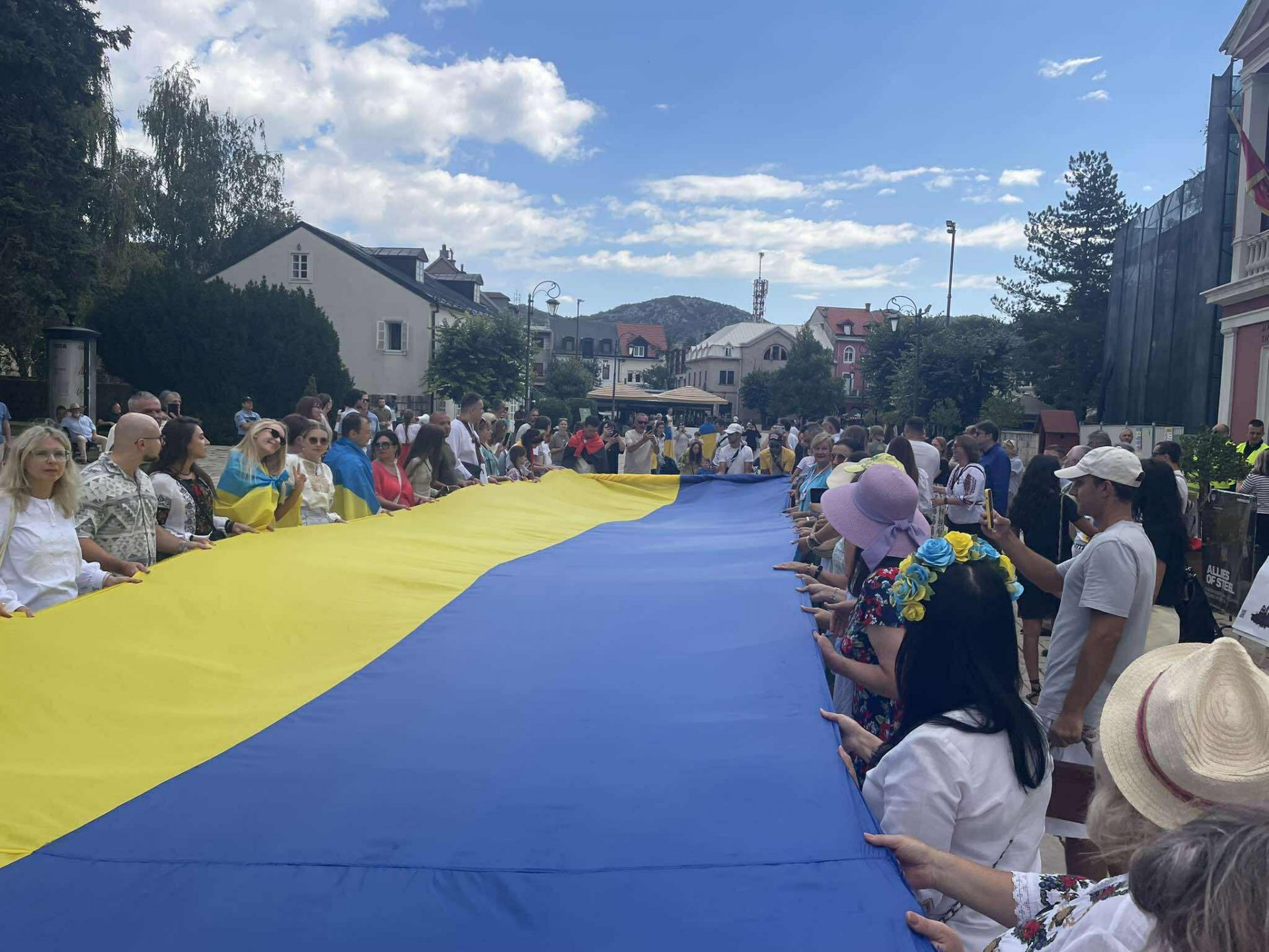 FOTO: Kako je na Cetinju obilježen Dan nezavisnosti Ukrajine