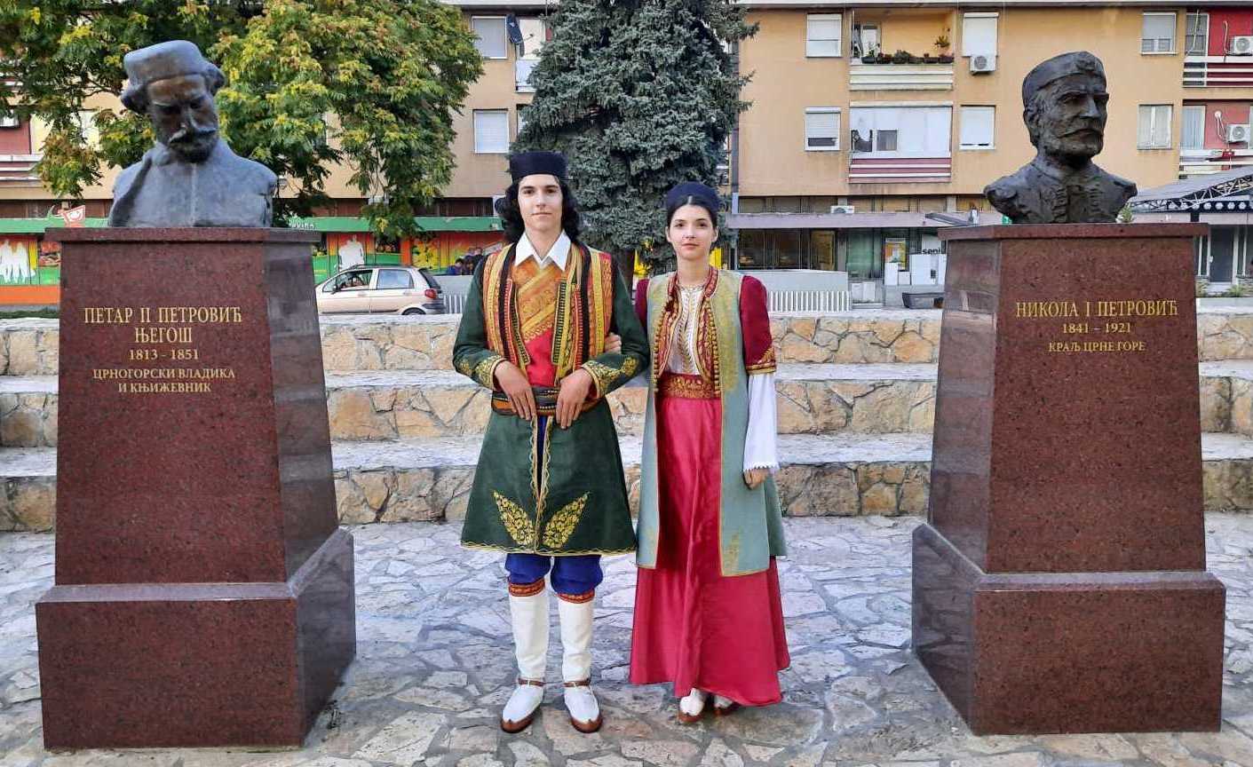 Crnogorsko prosvjetno društvo Princeza Ksenija iz Lovćenca dobilo na poklon narodne nošnje kao poklon iz Crne Gore