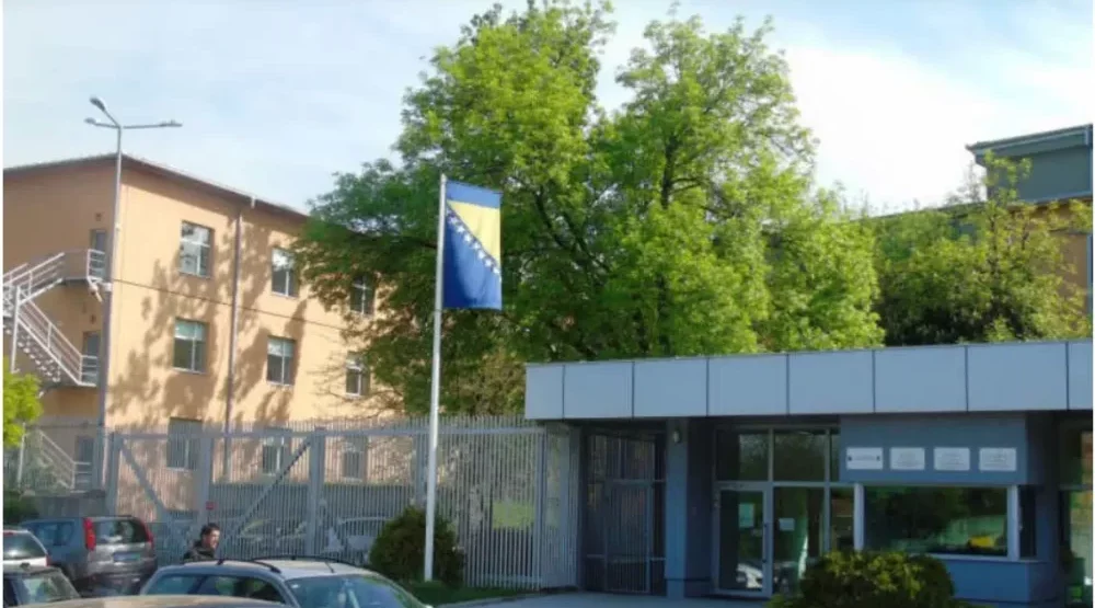 Ispod vozila tužioca u BiH pronađen uređaj za praćenje, evakuisan dio zgrade Tužilaštva