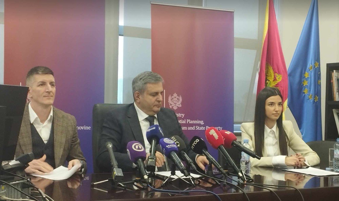 Radunović: Dosta hajdučije, neki ministri bili za to da se i ove godine dodijele plaže bez tendera, Demokrate nisu glasale