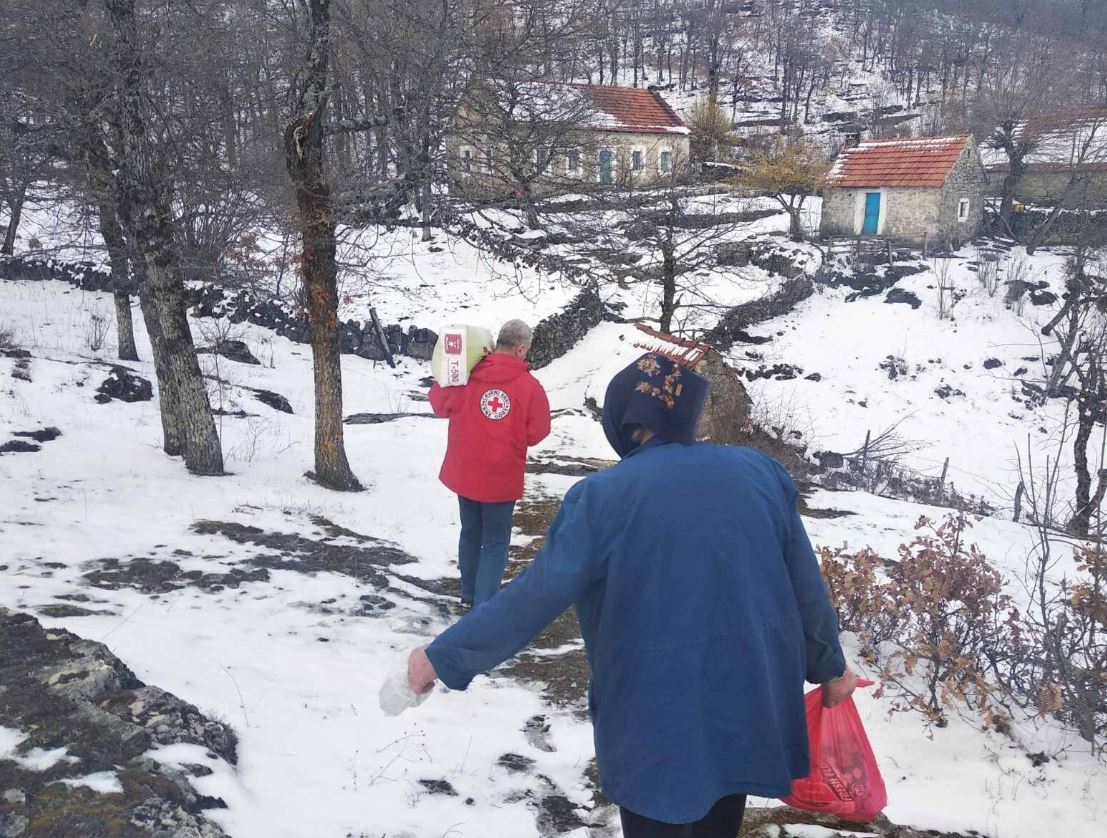 I oni su naši heroji: 450 volontera Crvenog krsta svakodnevno na terenu