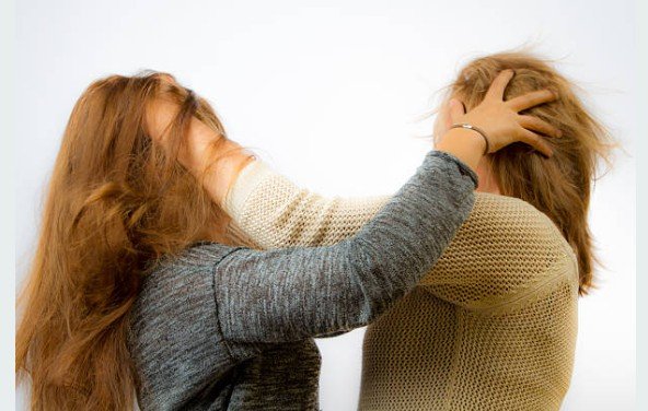 Tuča djevojčica i djevojaka u Baru, policija utvrđuje identitet učesnica u incidentu