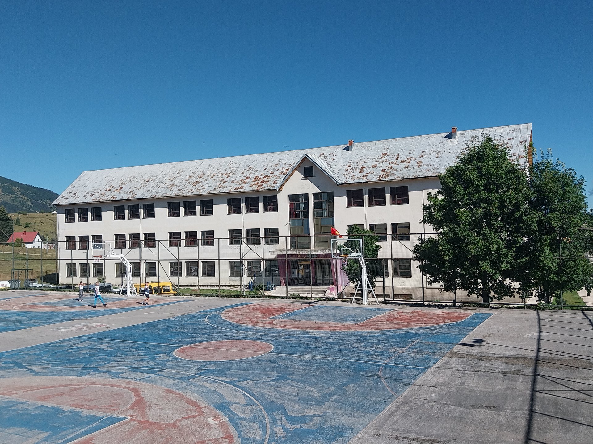 Počela nastava u žabljačkim školama - zbog radova u jednoj, djeca sa Žabljaka putovaće u Njegovuđu