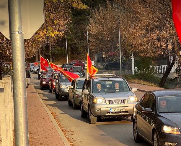 Pogledajte atmosferu u Podgorici uoči protesta, auto-kolone iz drugih gradova, podrška i iz Londona