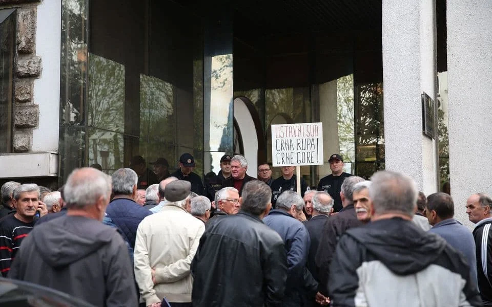 Vlada isplaćuje 26.000 naknade bivšim radnicima "Radoja Dakića"