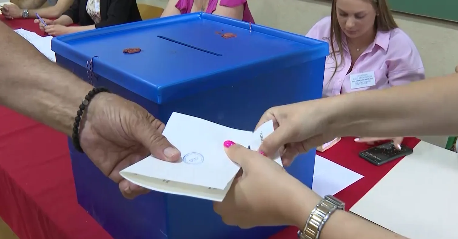 CDT: Izlaznost do 19 sati 50,3 odsto; CEMI: Do 19 sati glasalo 50,8% odsto birača