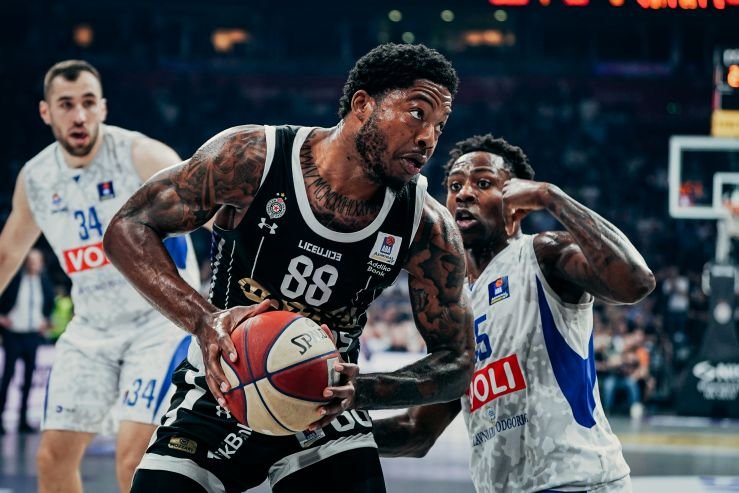 Ništa od ”brejka” Budućnosti u Beogradu, Partizan poveo 2:1 u seriji