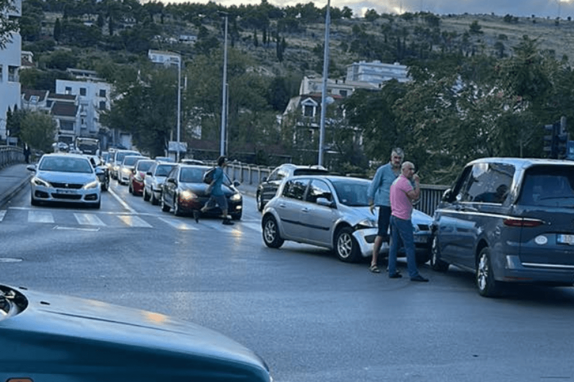 Podgorica: Sudar kod Vezirovog mosta, stvorene gužve
