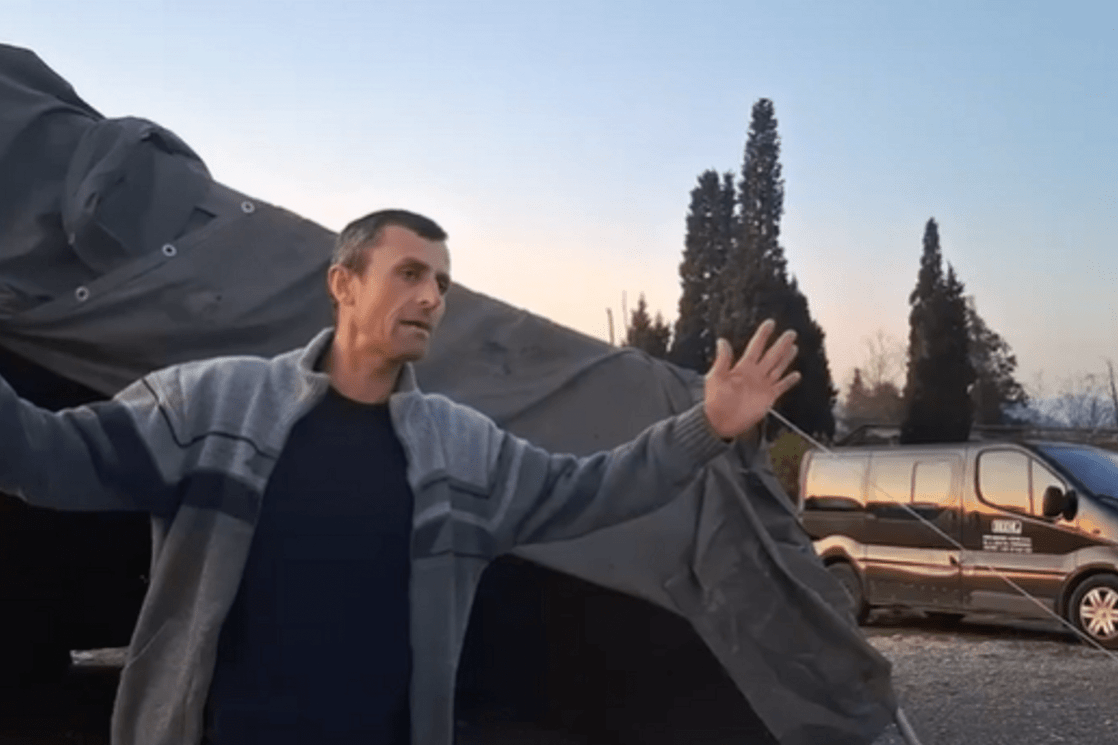 Mještani Botuna, postavljanjem šatora, počeli protest protiv izgradnje kolektora; optužuju Mandića i Radunovića da su dolazili samo za glasove