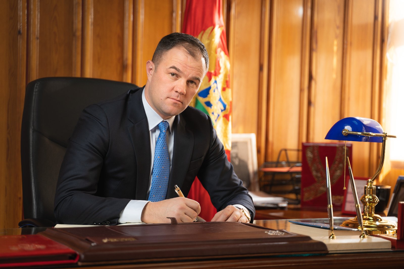 Nikšić jeste Cetinje i Cetinje jeste Nikšić, a Cetinje i Nikšić su Crna Gora