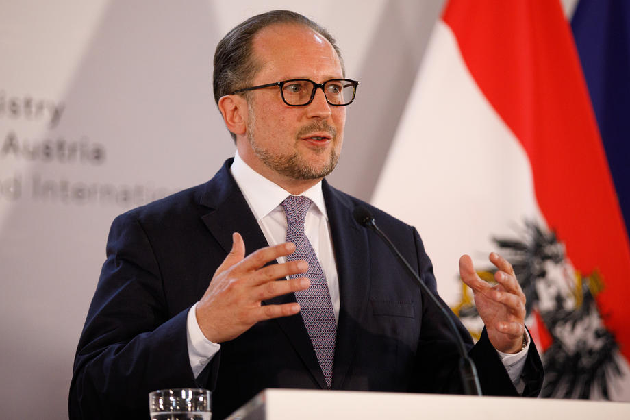 Ministar spoljnih poslova Austrije inficiran virusom korona