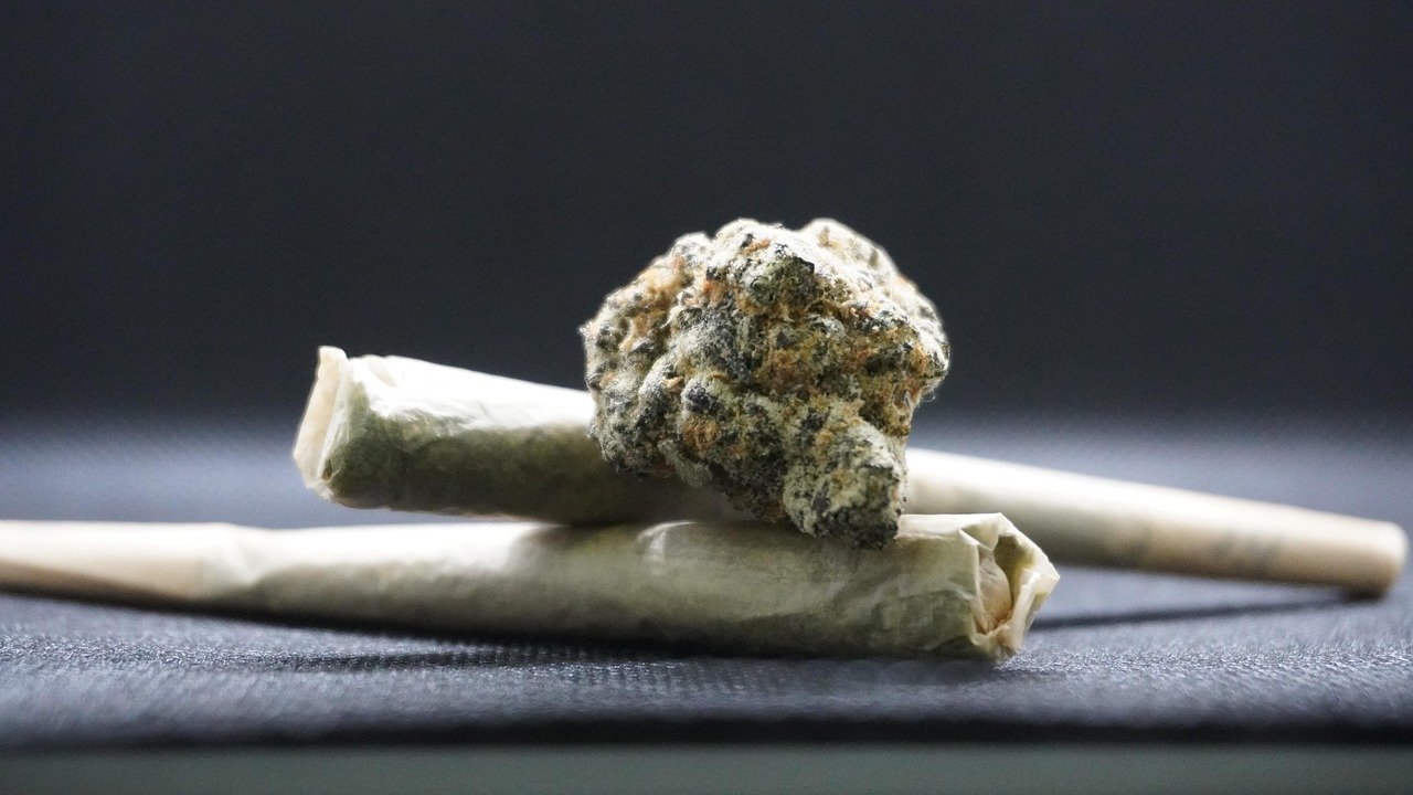 Podgoričanin uhapšen, oduzeti heroin i kokain; Kod Tivćana pronađena marihuana
