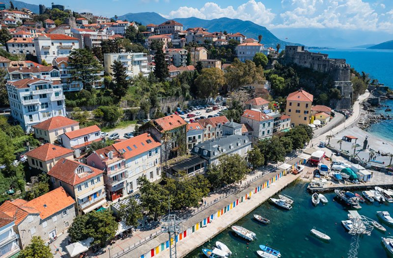 UP: Državljanin Srbije blizak jednoj kriminalnoj grupi uprkos zabrani ulaska lociran u Herceg Novom i protjeran