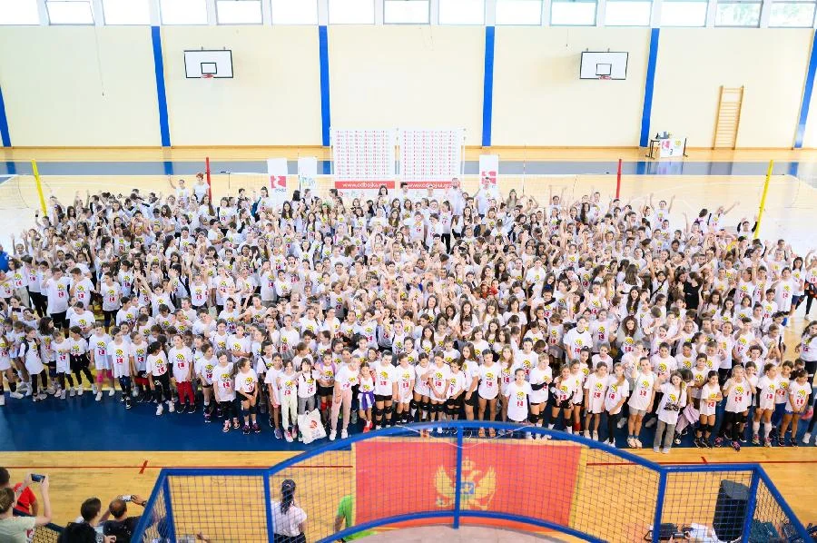 Skoro 900 djece učestvuje u sedmoj sezoni „EKO mini odbojke