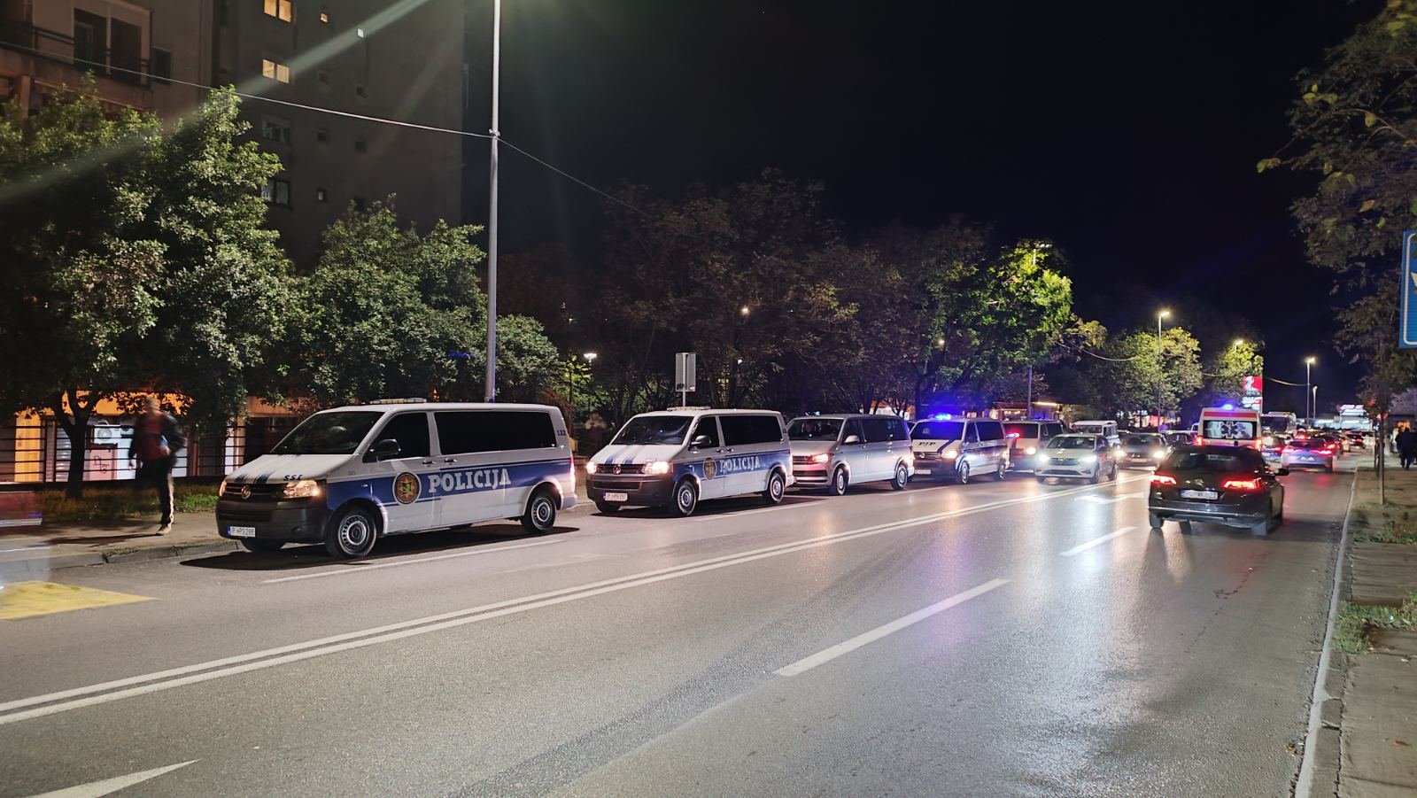 I večeras tenzije, zastrašujuće slike i povici usmjereni protiv turskih državljana na više lokacija u Podgorici VIDEO