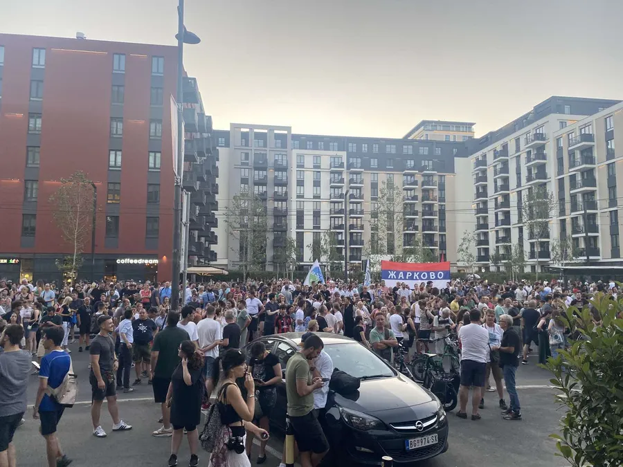 UŽIVO  Nova privođenja studenata, u toku protest ispred beogradske Palate pravde