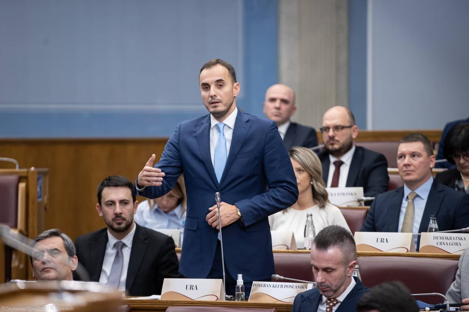 Konatar pisao poslanicima većine: Glasajte za smjenu Mandića, a protiv sporazuma sa UAE