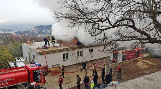 Gori kuća na Podima, Novi bez struje