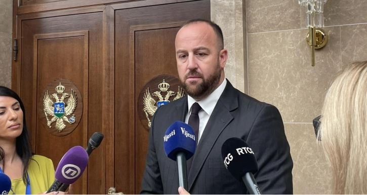 Nikolić i Konatar saglasni: Ponižen Milatović i Skupština