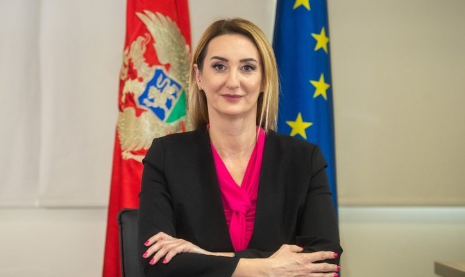 Upravni sud poništio odluku Savjeta ASK o razrješenju Jelene Perović; Martinović: Perović je od danas direktor ASK, Demokrate da nađu malo bolje studente, sud će im poništiti svaku odluku sa trenutnim kadrovima