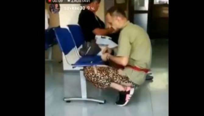 Uznemirujući snimak: Muškarac se drogira u čekaonici beogradskog Doma zdravlja