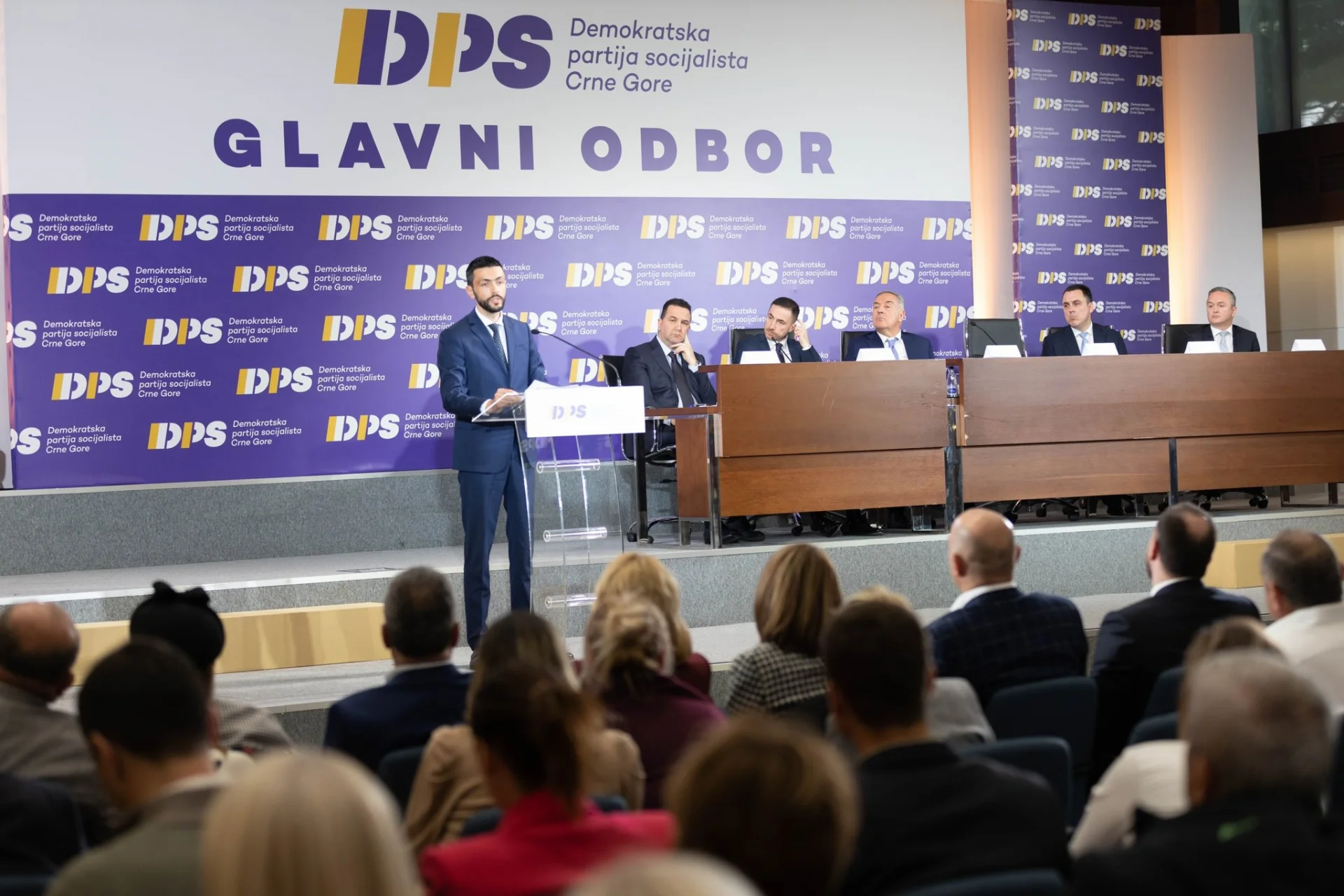 Živković: Velika odgovornost za mene; Đukanović: Ostajemo jedinstveni, a ja ostajem u stranci