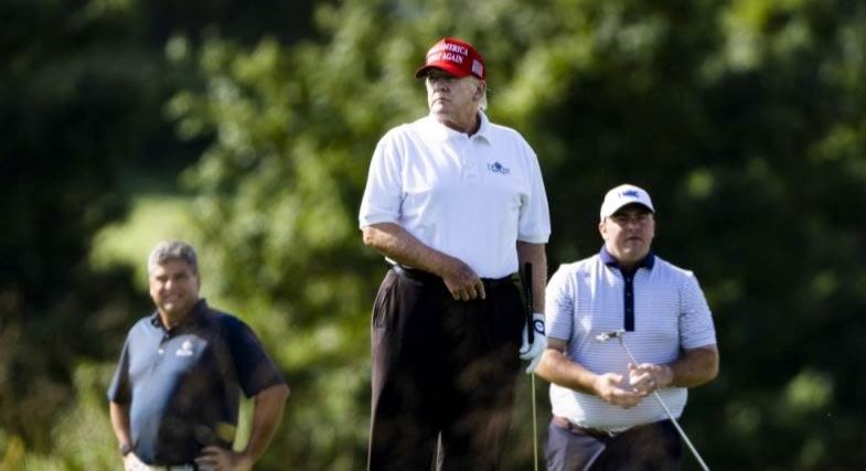 Kako se Trampova strast prema golfu 18 puta odrazila na politiku