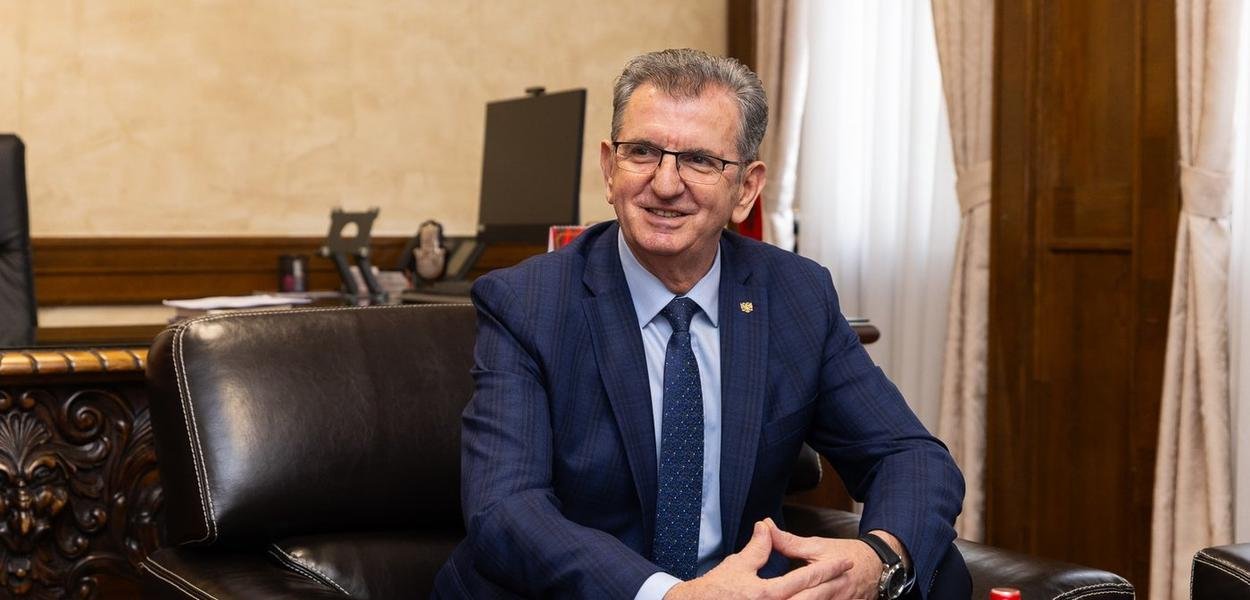 Camaj: Prosvjetari da imaju uslove života i rada kakve zaslužuje