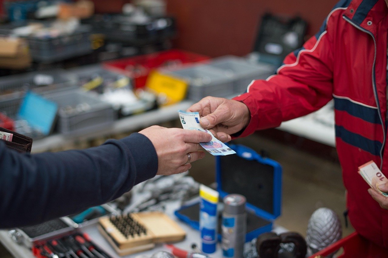 Rožaje: Osumnjičena da je na kasi umanjivala broj artikala, pa uzimala novac za sebe