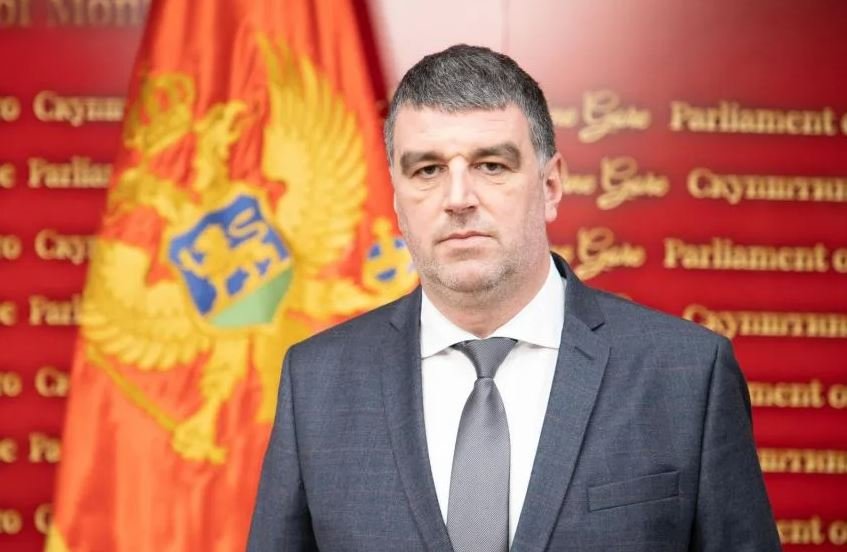 Zečević za Antenu M: PES se ograđuje od postavljanja spomenika Đurišiću, niko nas nije konsultovao