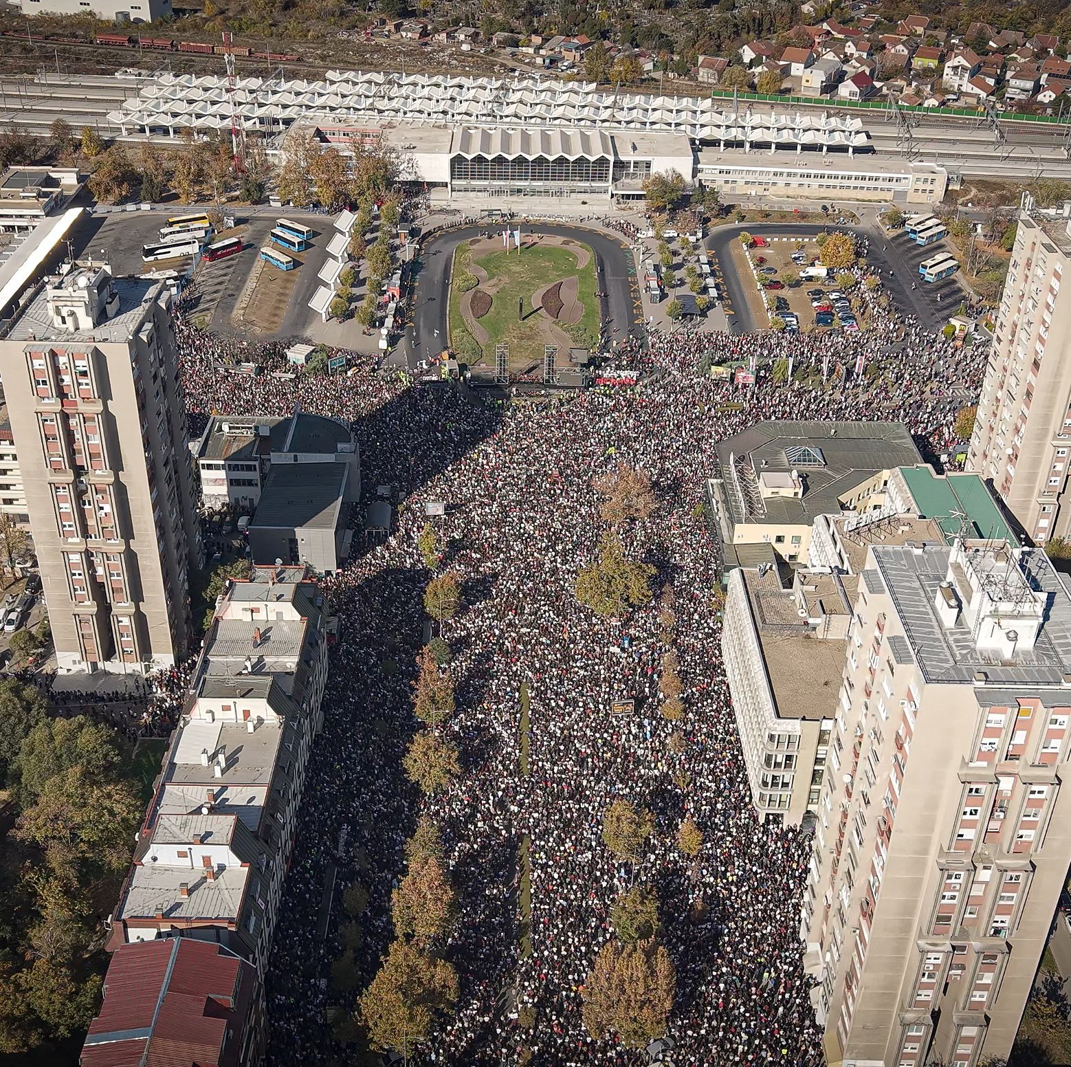 Arhiv javnih skupova objavio koliko je juče ljudi bilo na komemorativnom skupu u Novom Sadu