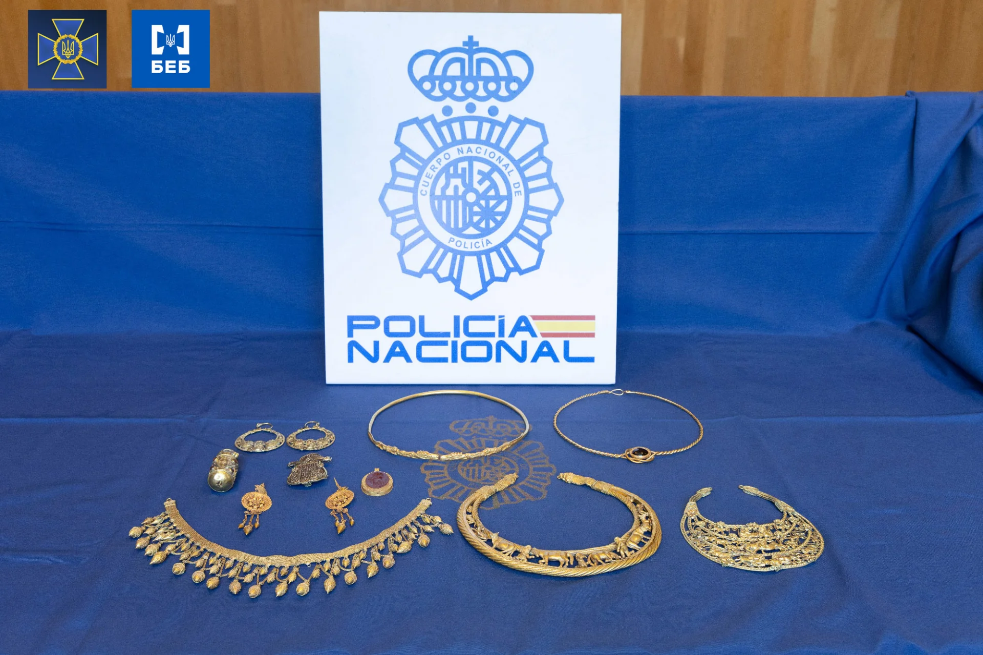 Uhapšen sveštenik, osumnjičen da je krijumčario 60 miliona eura vrijedan muzejski nakit