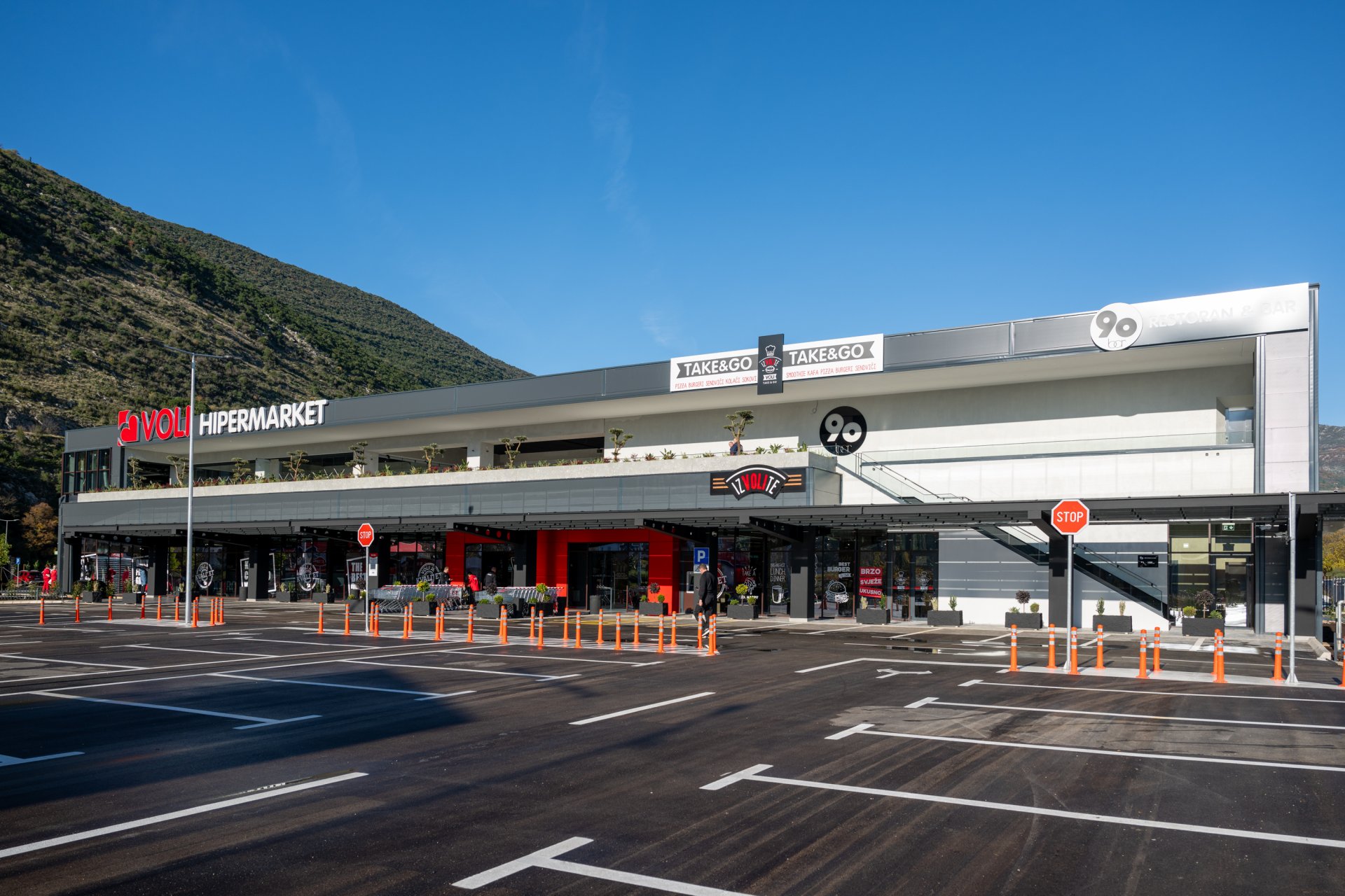 Uz specijalno niske cijene otvoren hipermarket u Igalu