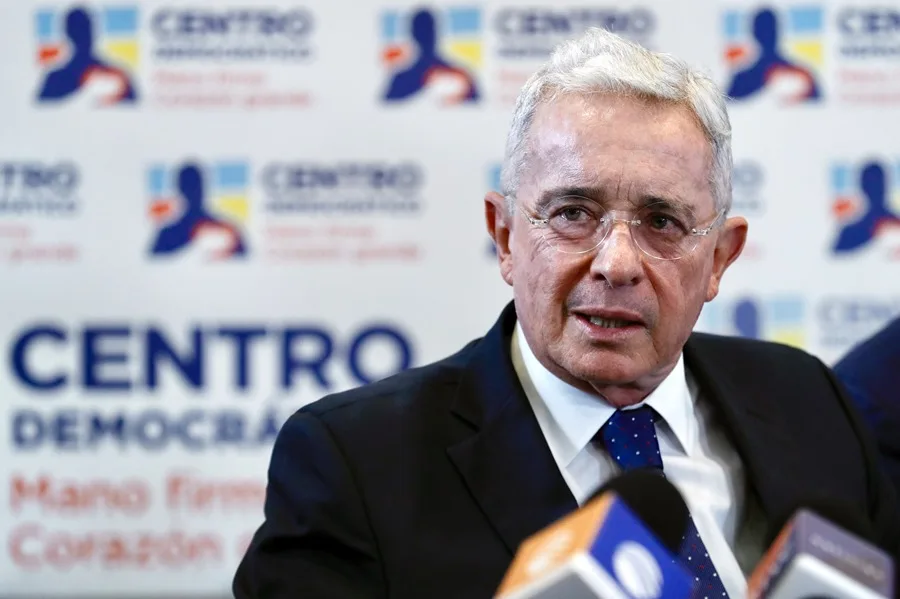 Bivši predsjednik Kolumbije Uribe kriv za zloupotrebu postupka i podmićivanje državnog službenika