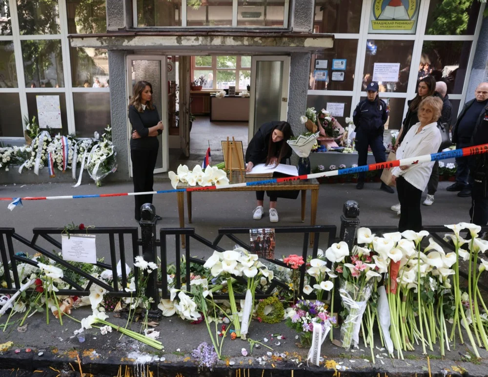 Beograd: Porodice djece ubijene u „Ribnikaru“ tužile državu i školu