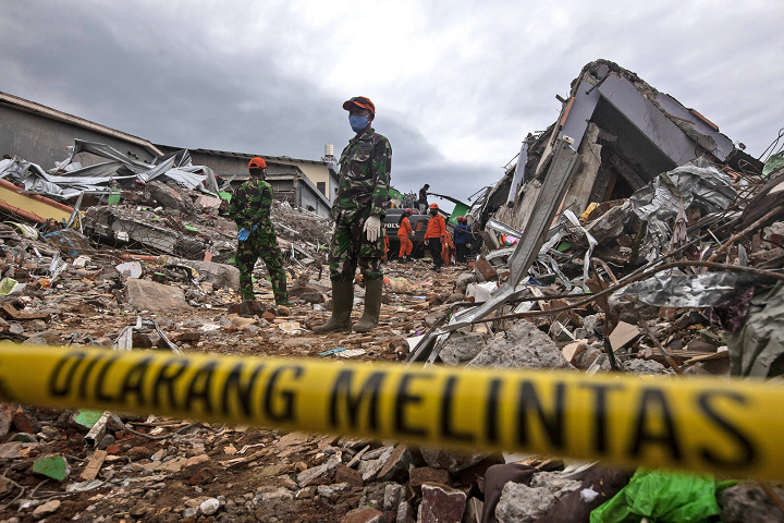 U zemljotresu u Indoneziji poginulo 78 osoba