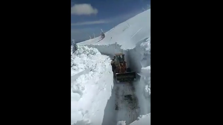 Pogledajte snimak iz Male Crne Gore: Nameti snijega između dva i šest metara visine