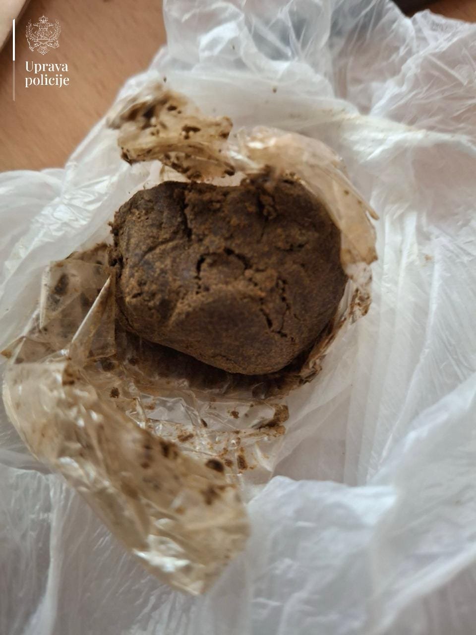 Bar: Srednjoškolac osumnjičen da je školskom drugu u krugu škole prodao opojnu drogu