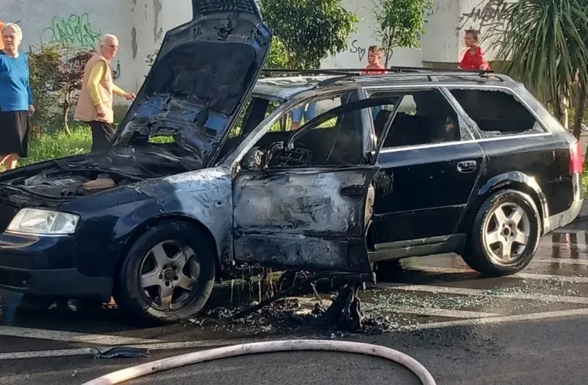 Bar: Zapalio se automobil u pokretu