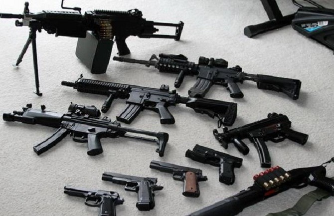 Policija pretresla kuću u Pljevljima, pronašla arsenal oružja