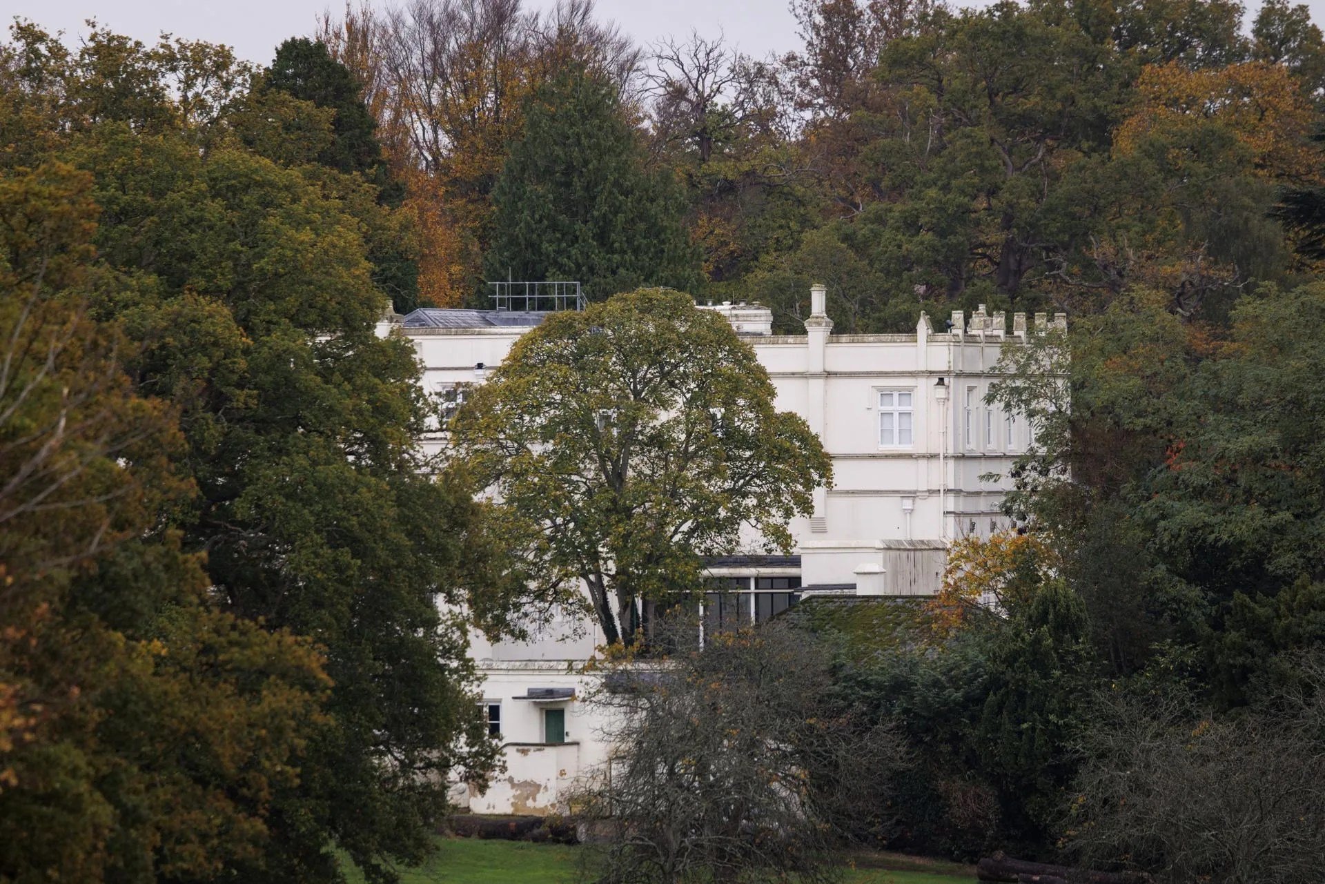 Sada kada je Endru „otpusten iz firme“, svi se pitaju: ko je sljedeći?