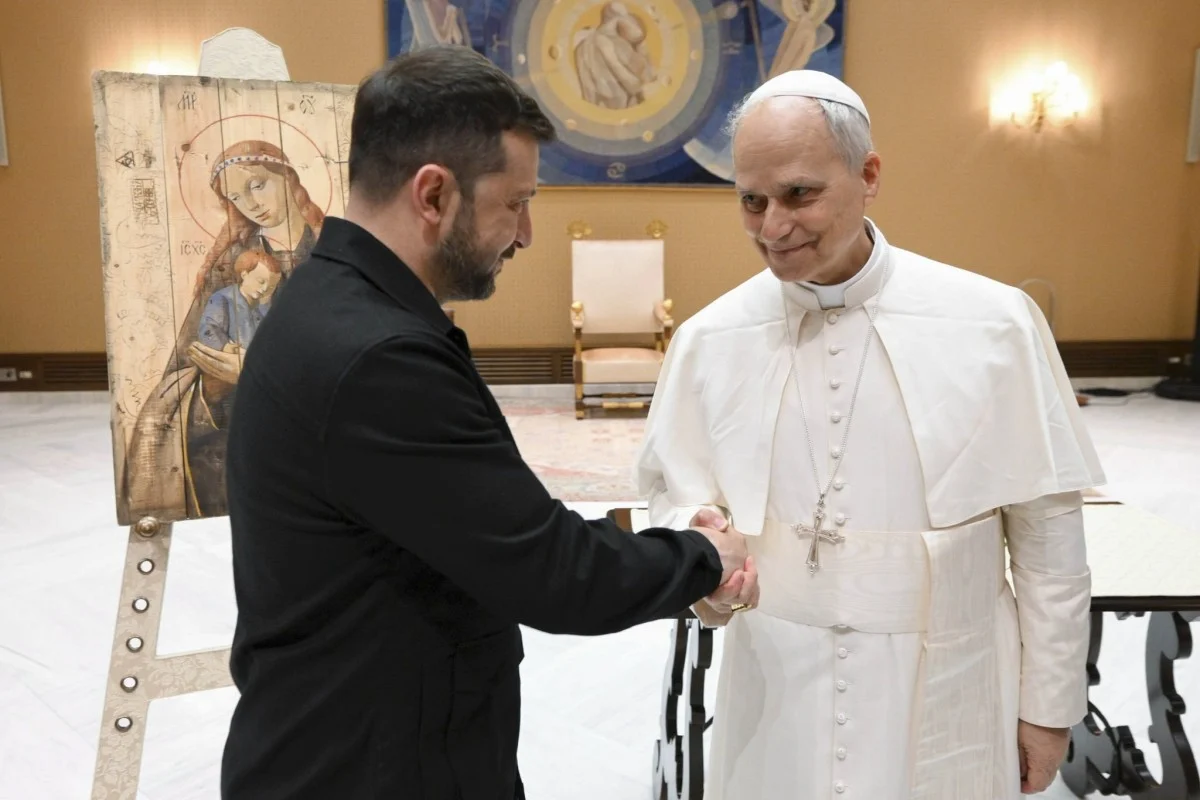 Papa Lav poručio Zelenskom da bi Vatikan mogao ugostiti mirovne pregovore