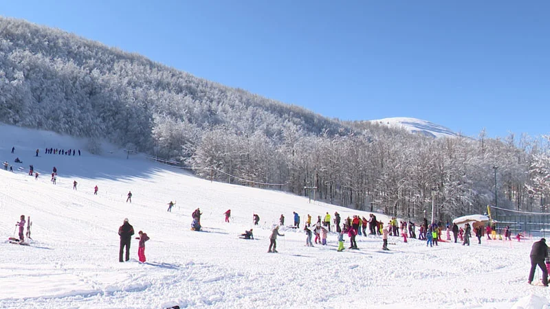 Situacija u skijalištu Kolašin 1600 normalizovana, nestanak struje i neprohodnost omeli sezonu i na Vučju