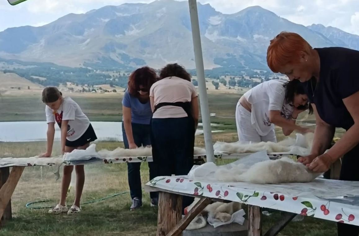 Na Žabljaku počela realizacija projekta Sve boje Crne Gore - bojenje vune biljnim bojama