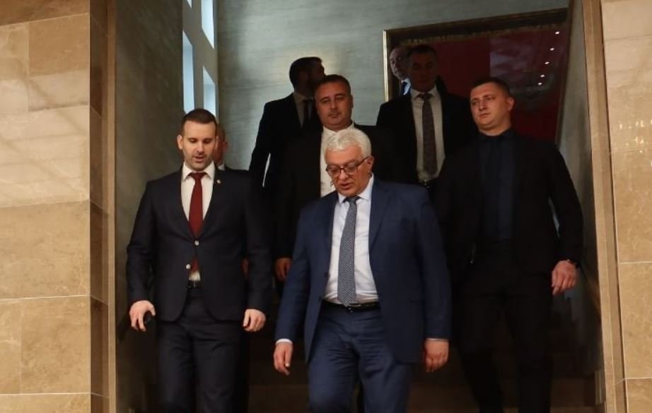 Slobodan prevod i spinovi vlasti