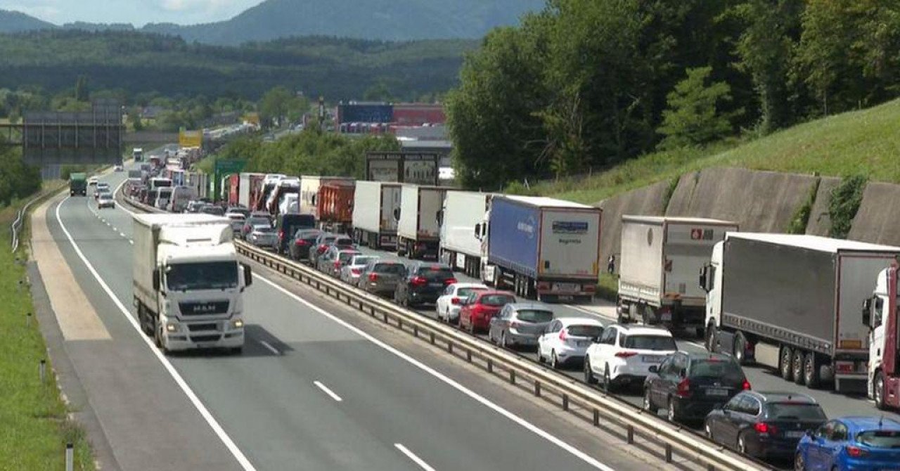 Pet osoba poginulo u teškoj saobraćajnoj nesreći u Sloveniji