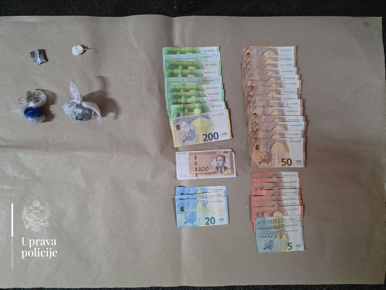 Budva: Uhapšeni državljani Srbije i Turske, pronađeni kokain, marihuana i oko 2000 eura