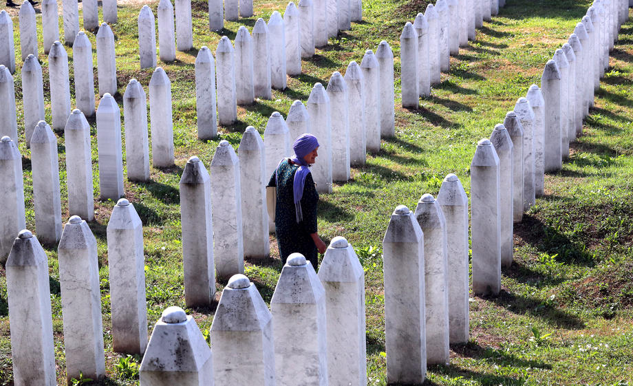 Bursać: U RS-u nastavljeno sramno negiranje genocida