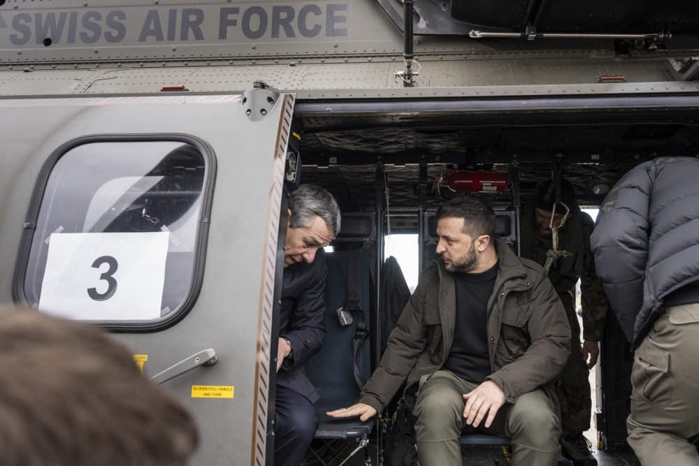 "Formula mira" u Davosu dok ukrajinske snage uništavaju moćne ruske avione