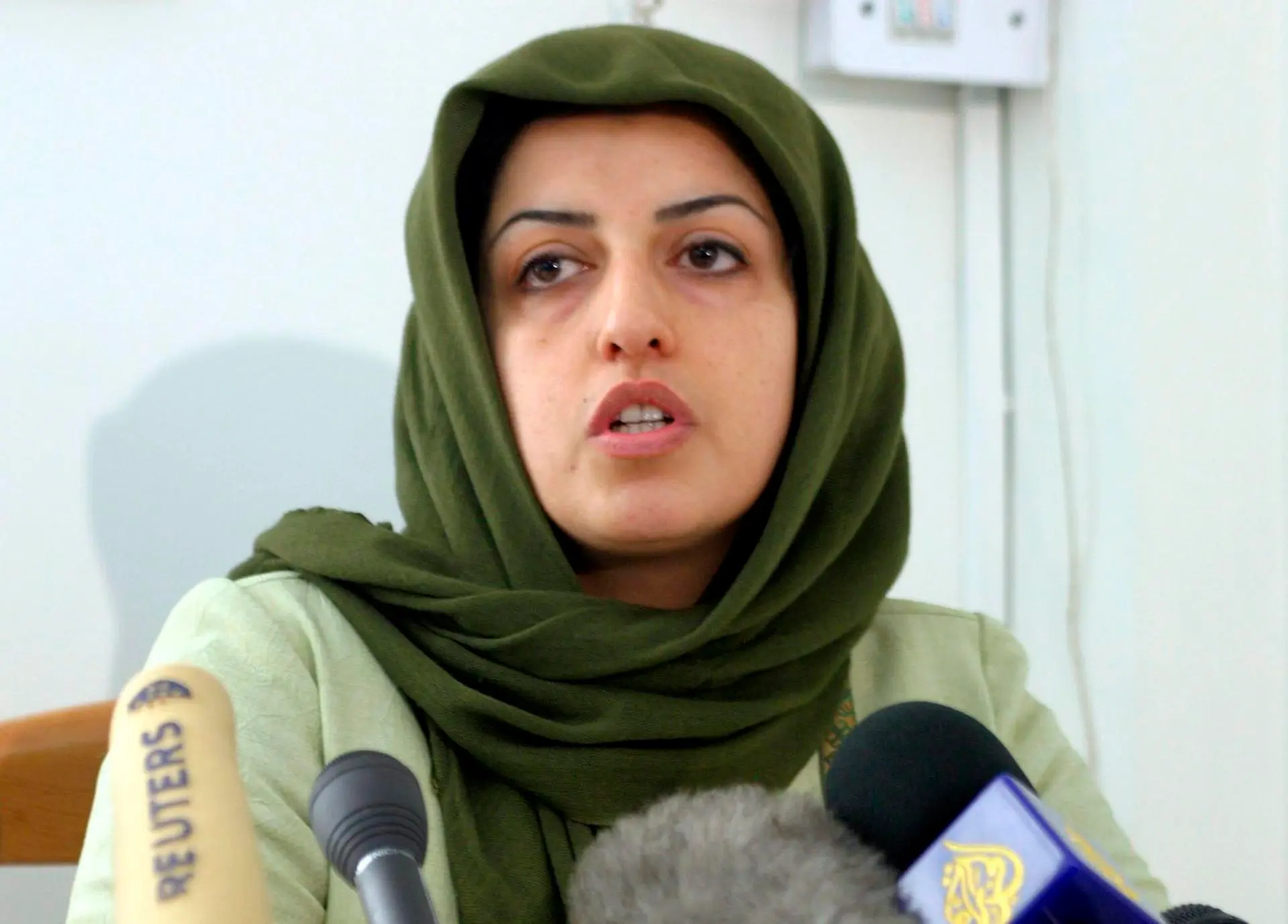 Iran pritvorio dobitnicu Nobelove nagrade za mir Narges Mohammadi, tvrde njeni pristalice
